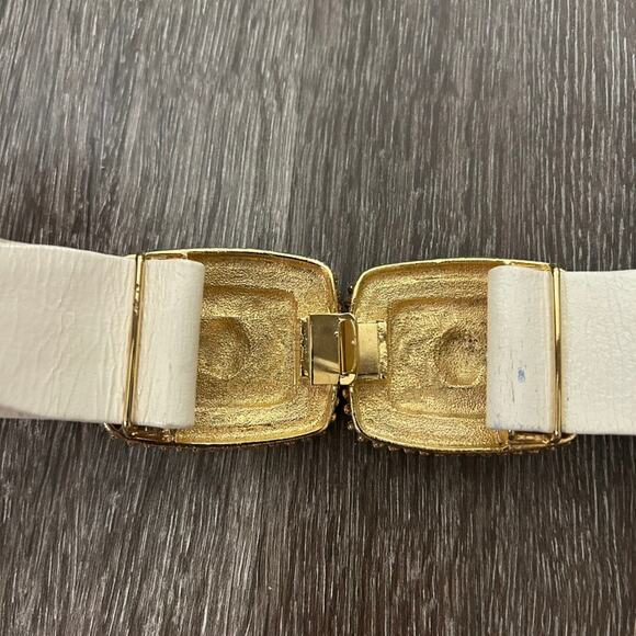 Vintage St. John White Leather Belt Sz 6 Gold Statement Buckle Adjustable Waist - Picture 7 of 16